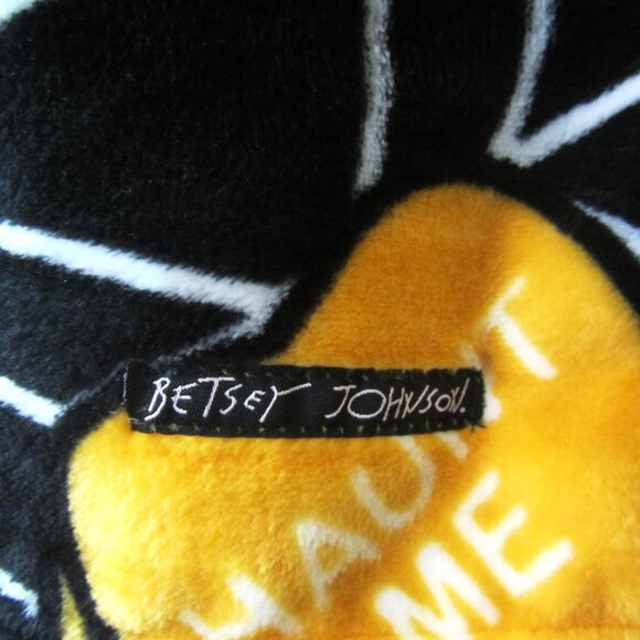 Betsey Johnson Conversation Heart Halloween Ultra Soft Plush Throw Blanket Home - Picture 7 of 7